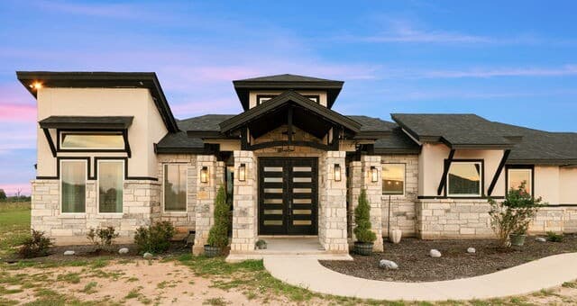 Home for sale at 137 Ranchers Way in Floresville, TX — photo 5