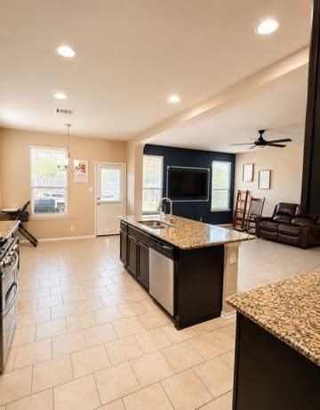 5-bedroom rental at 713 Pipe Gate in Cibolo, TX — photo 2