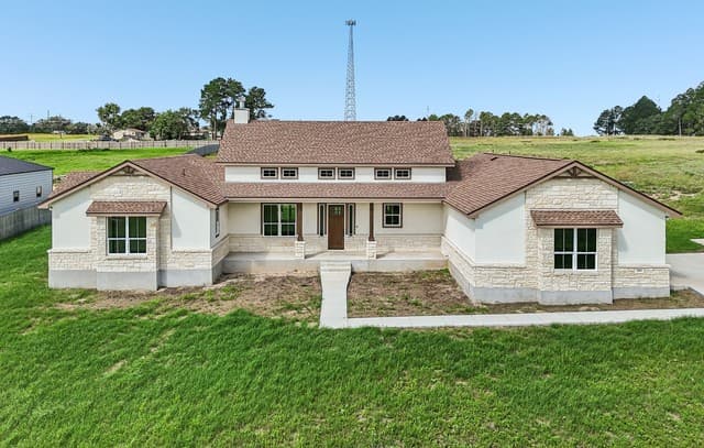 Home for sale at 109 Medora Branch in Floresville, TX — photo 2