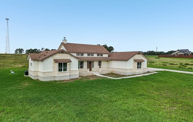 Home for sale at 109 Medora Branch in Floresville, TX — photo 3