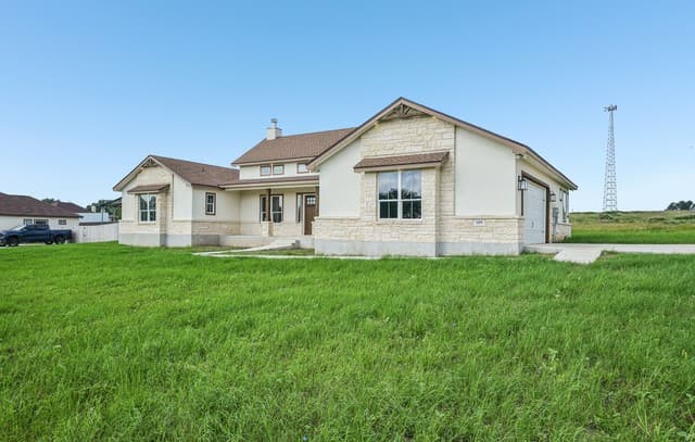 Home for sale at 109 Medora Branch in Floresville, TX — photo 4
