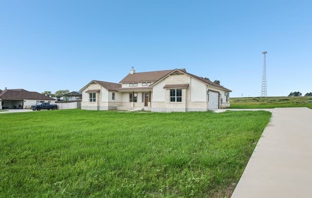 Home for sale at 109 Medora Branch in Floresville, TX — photo 5