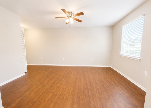 2-bedroom rental at 1536 W Hollywood Ave Unit 1538 in San Antonio, TX — photo 2