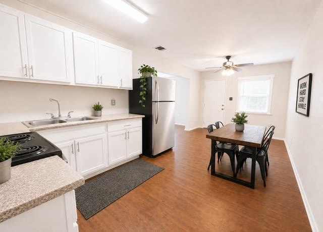 2-bedroom rental at 1536 W Hollywood Ave Unit 1538 in San Antonio, TX — photo 3