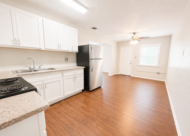 2-bedroom rental at 1536 W Hollywood Ave Unit 1538 in San Antonio, TX — photo 4