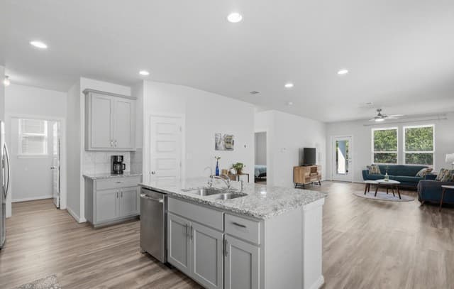 3-bedroom rental at 15055 Summer Lynn Pl in San Antonio, TX — photo 5