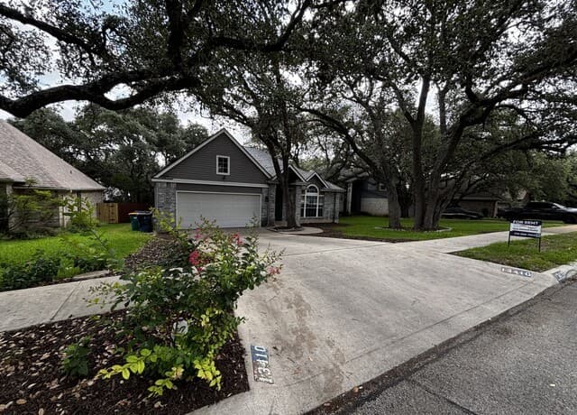 3-bedroom rental at 13410 Alcanfor in Universal City, TX — photo 2