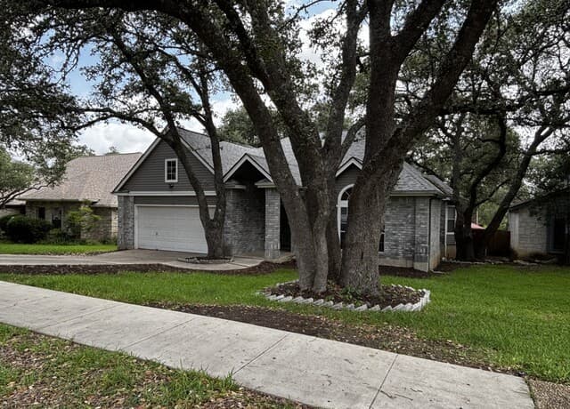 3-bedroom rental at 13410 Alcanfor in Universal City, TX — photo 3