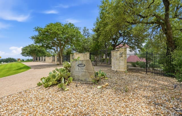 Home for sale at 1280 Mystic Pkwy in Spring Branch, TX — photo 4