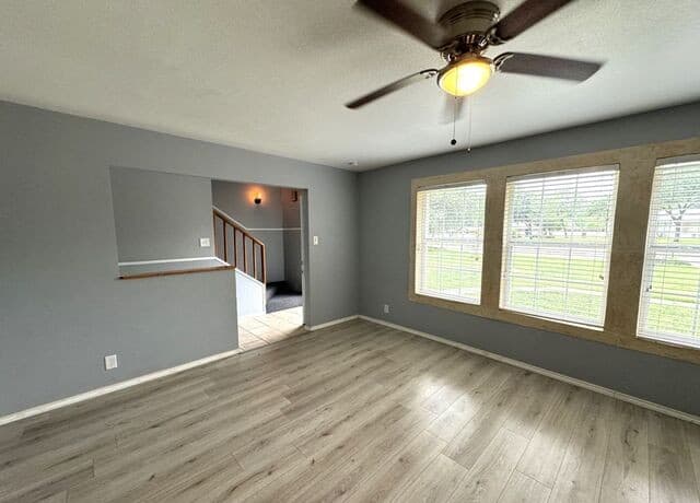 4-bedroom rental at 218 Halbart Dr in Castle Hills, TX — photo 4