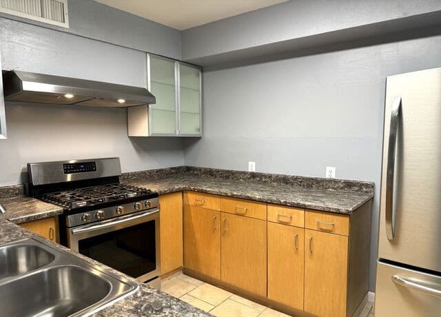 4-bedroom rental at 218 Halbart Dr in Castle Hills, TX — photo 5