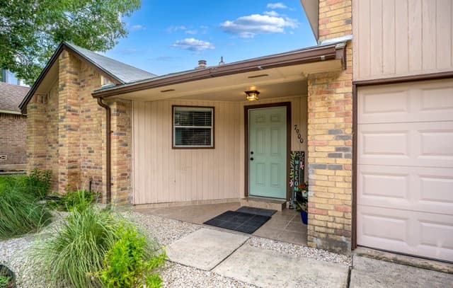 Home for sale at 7900 Forest Xing in Live Oak, TX — photo 4