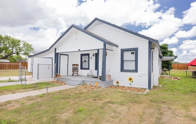 Home for sale at 523B Rossville in Devine, TX — photo 1
