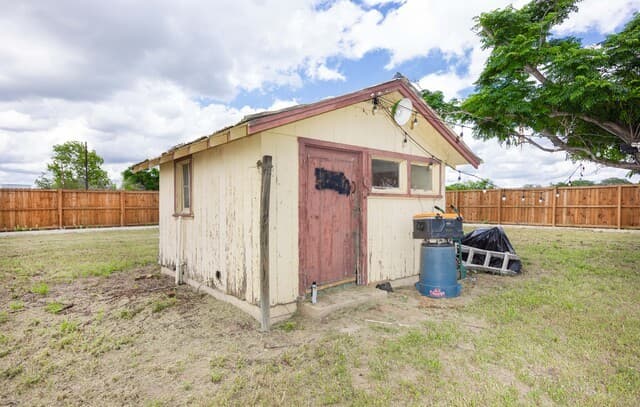 Home for sale at 523B Rossville in Devine, TX — photo 3