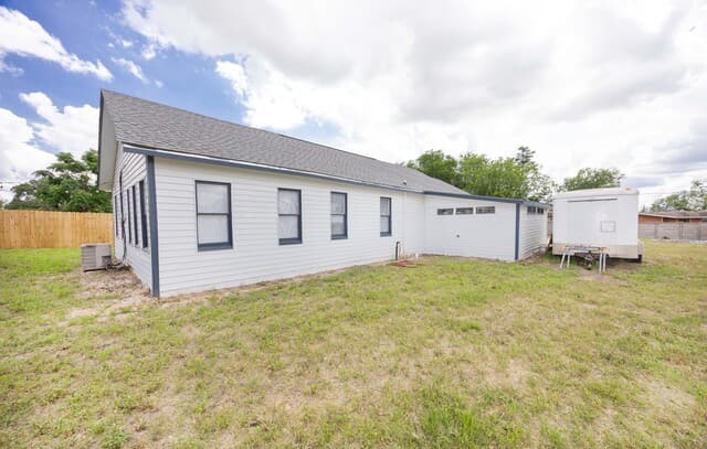 Home for sale at 523B Rossville in Devine, TX — photo 4