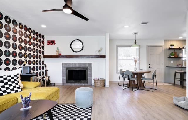 Home for sale at 143 Oak Valley Dr in San Antonio, TX — photo 3