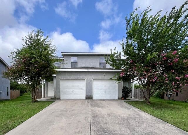 3-bedroom rental at 5807 Golf Bend Unit 1 in San Antonio TX