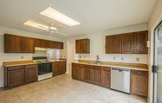 Home for sale at 16009 Hickory Well Dr in San Antonio, TX — photo 4