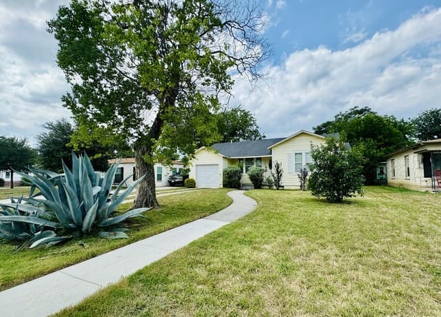 3-bedroom rental at 211 Leming Dr in San Antonio, TX — photo 2