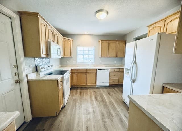 3-bedroom rental at 211 Leming Dr in San Antonio, TX — photo 4