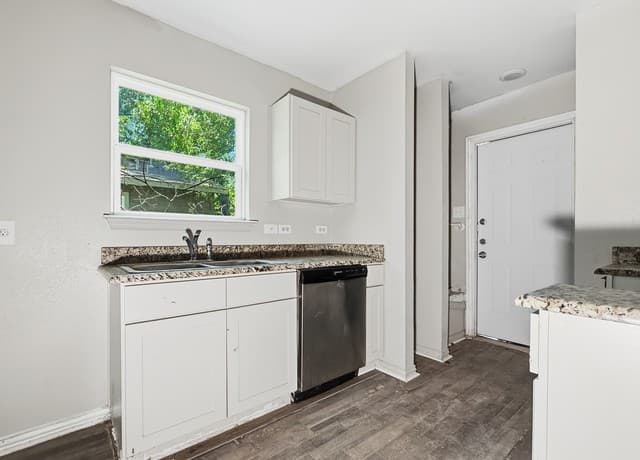 Home for sale at 3270 Martin Luther King Dr in San Antonio, TX — photo 3