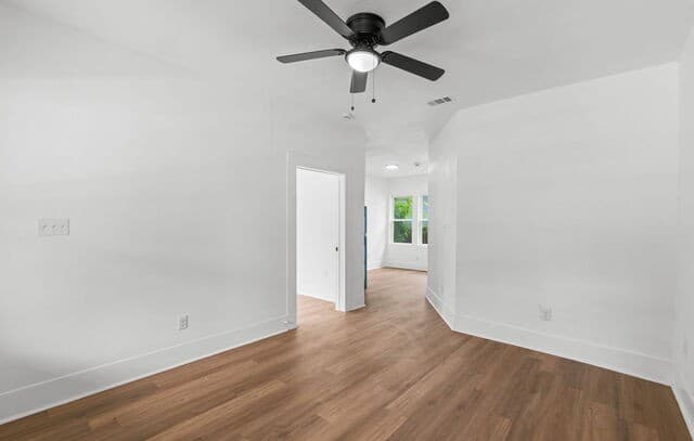 2-bedroom rental at 1200 W Magnolia Ave in San Antonio, TX — photo 4
