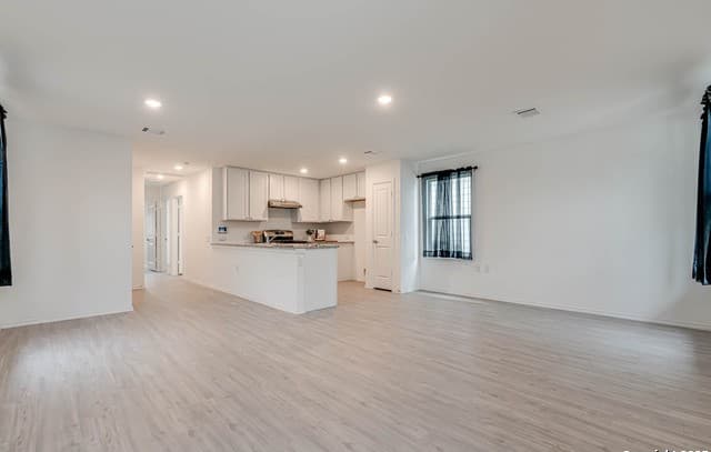 3-bedroom rental at 9458 Tarbutton Trail in San Antonio, TX — photo 3