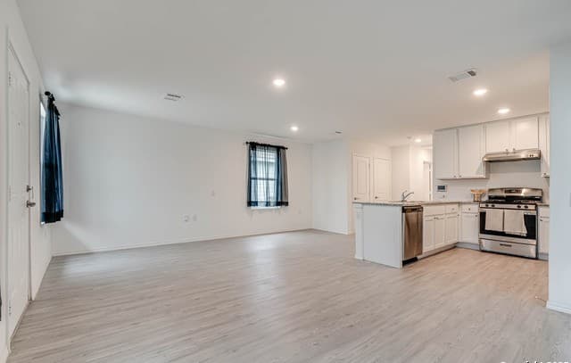 3-bedroom rental at 9458 Tarbutton Trail in San Antonio, TX — photo 4