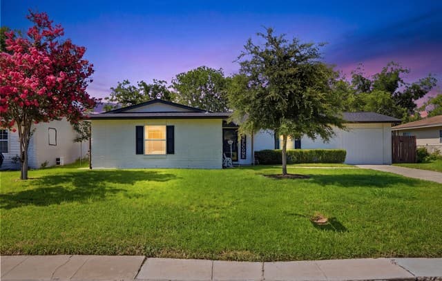 Home for sale at 5202 Coral Mist St in Kirby, TX — photo 2