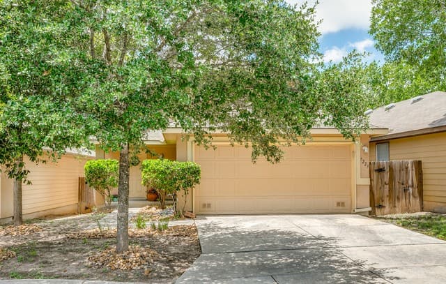 Home for sale at 7223 Summer Way in San Antonio, TX — photo 2