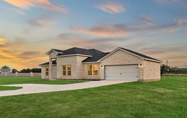 Home for sale at 100 W Medium Meadow Dr in Lytle, TX — photo 2