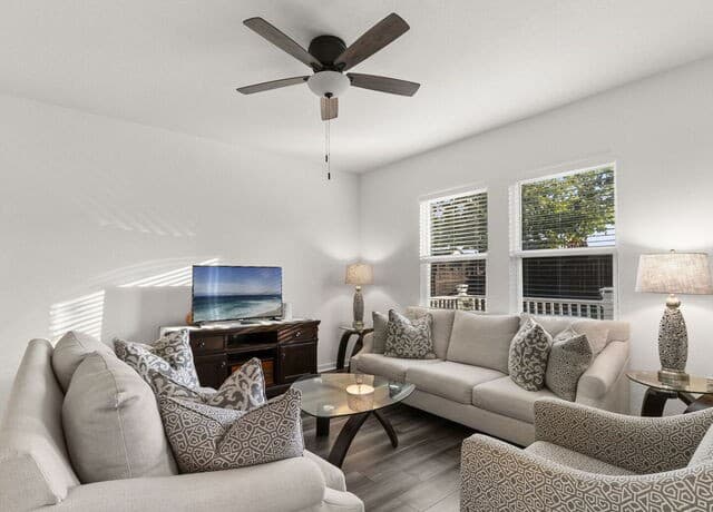 Home for sale at 4905 Hallies Garden in St Hedwig, TX — photo 5