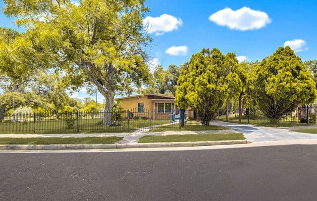 Home for sale at 610 Pilgrim Dr in San Antonio, TX — photo 2