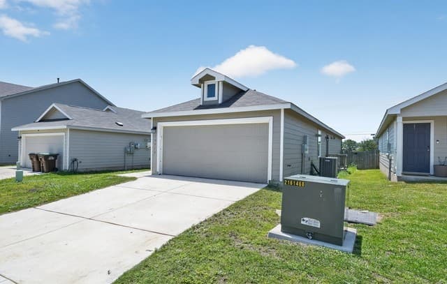 Home for sale at 13919 Weir Pl in San Antonio, TX — photo 2