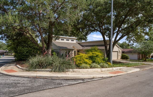 Home for sale at 5850 Spring Village St in San Antonio, TX — photo 4