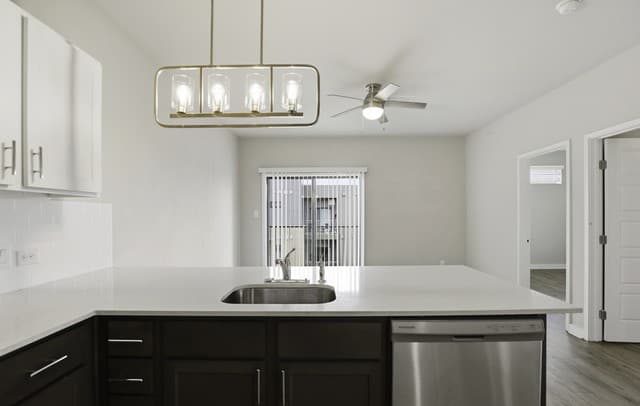 2-bedroom rental at 711 S Frio Unit 2304 in San Antonio, TX — photo 5