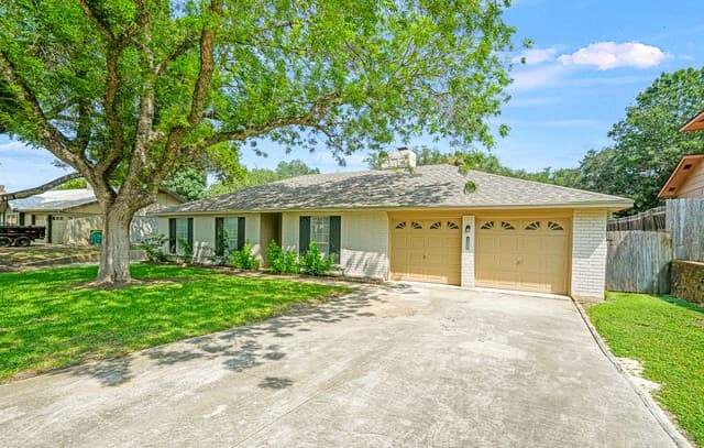 Home for sale at 134 High Oak in Universal City, TX — photo 2