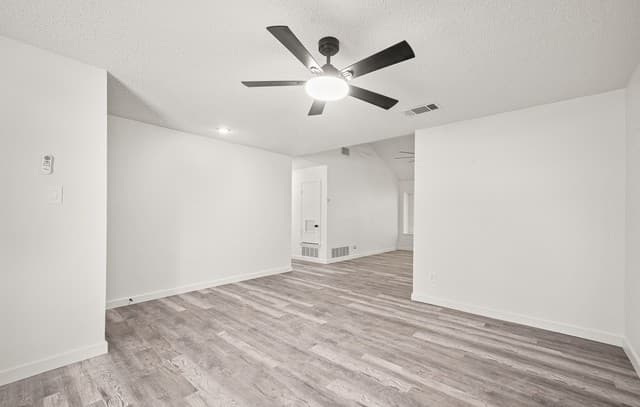 Home for sale at 134 High Oak in Universal City, TX — photo 3