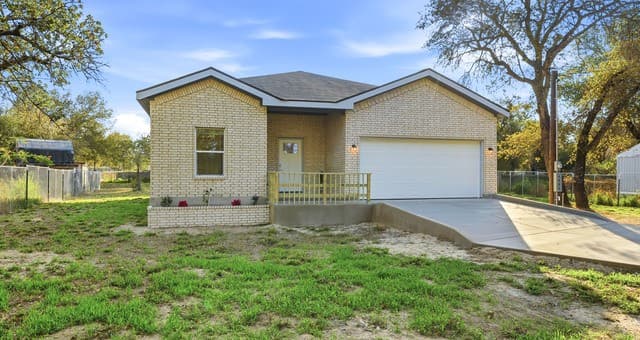 Home for sale at 4606 Lee Way in Elmendorf, TX — photo 3