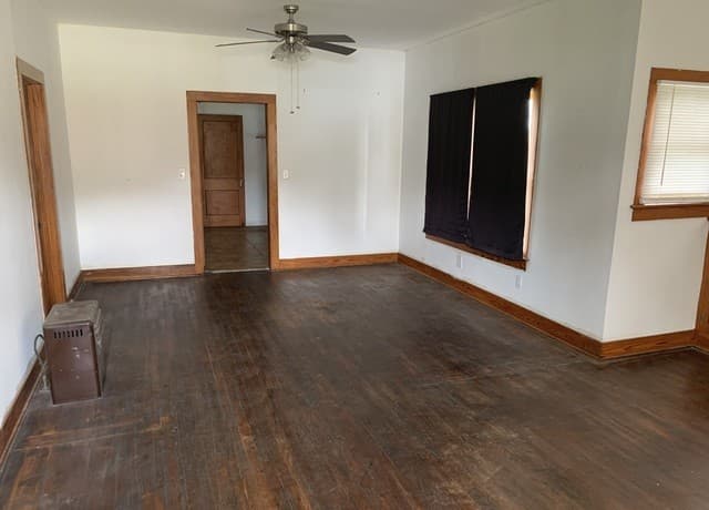 Home for sale at 502 Bowman Ave in Devine, TX — photo 5