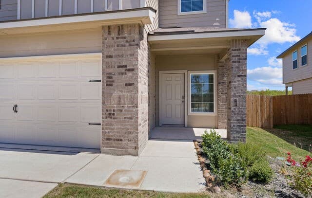 3-bedroom rental at 15638 Clove Spice Way in Von Ormy, TX — photo 2