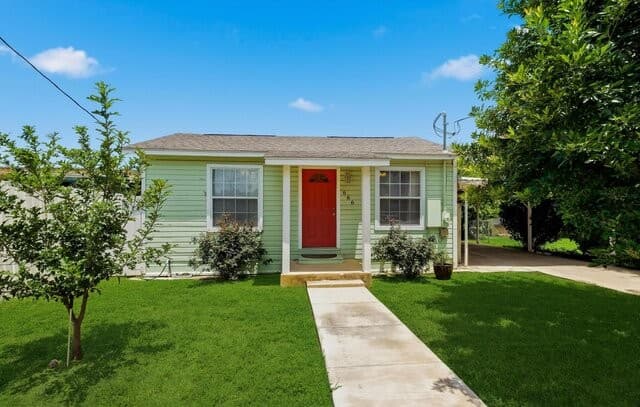 Home for sale at 666 N San Eduardo Ave in San Antonio, TX — photo 2