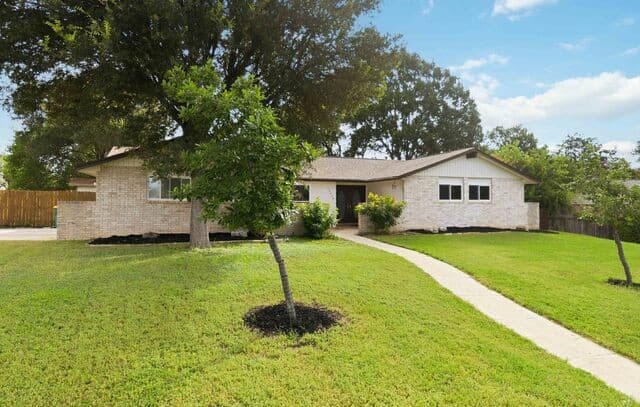 Home for sale at 13638 Oak Breeze in Universal City, TX — photo 3