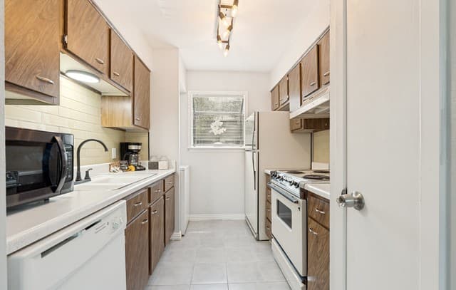 1-bedroom rental at 3843 Barrington Unit 174T in San Antonio, TX — photo 5