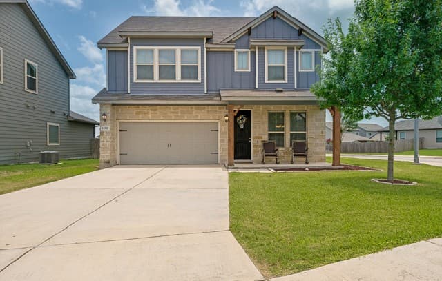 5-bedroom home for sale at 13302 Antelope Run in St Hedwig TX