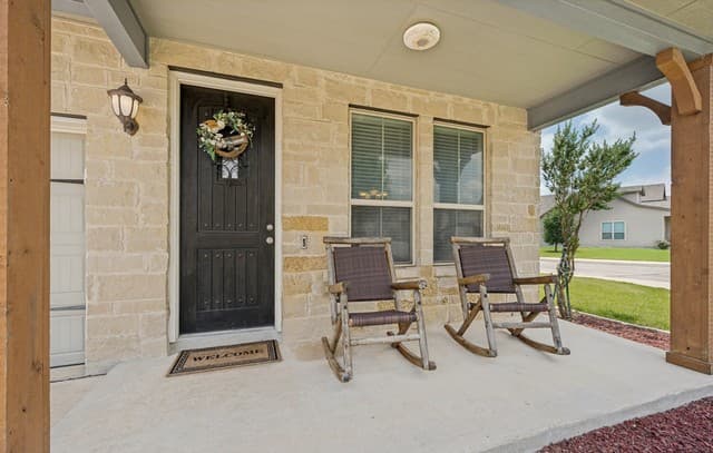 Home for sale at 13302 Antelope Run in St Hedwig, TX — photo 2
