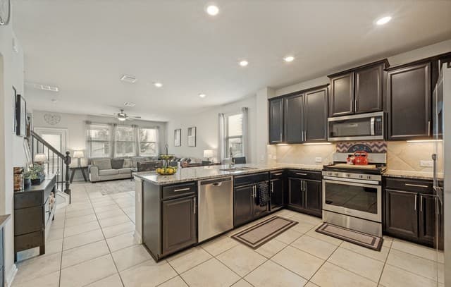 Home for sale at 13302 Antelope Run in St Hedwig, TX — photo 3