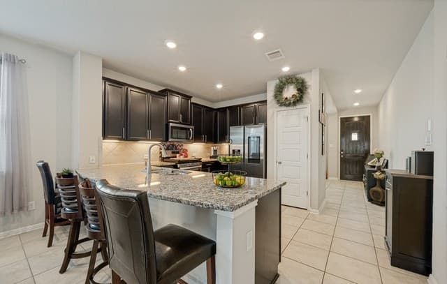 Home for sale at 13302 Antelope Run in St Hedwig, TX — photo 4