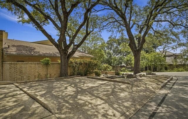 Home for sale at 3800 E Songbird Ln in San Antonio, TX — photo 2