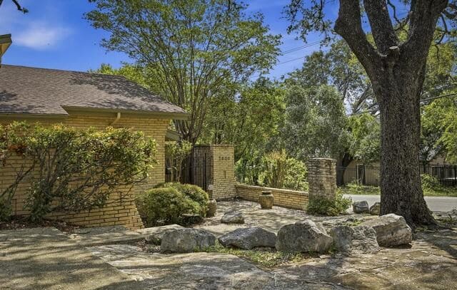 Home for sale at 3800 E Songbird Ln in San Antonio, TX — photo 3